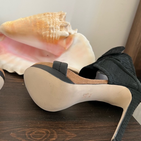 Gorgeous Mia Limited Edition genuine leather sandals - Picture 14 of 14